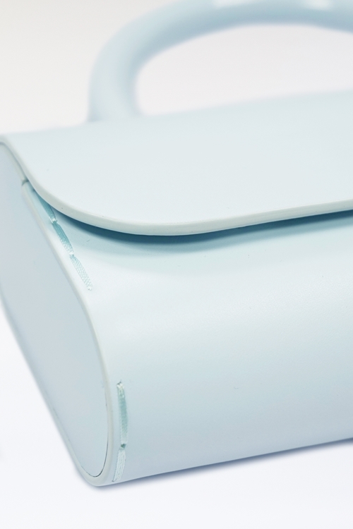 pitus medium resin azure detail 2