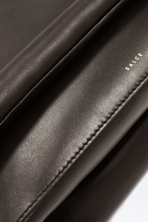 ester big one tone chocolate detail