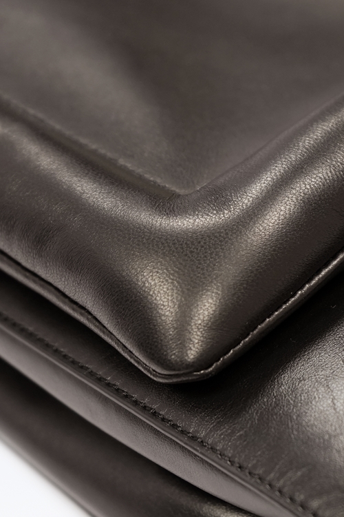 ester XL one tone chocolate detail
