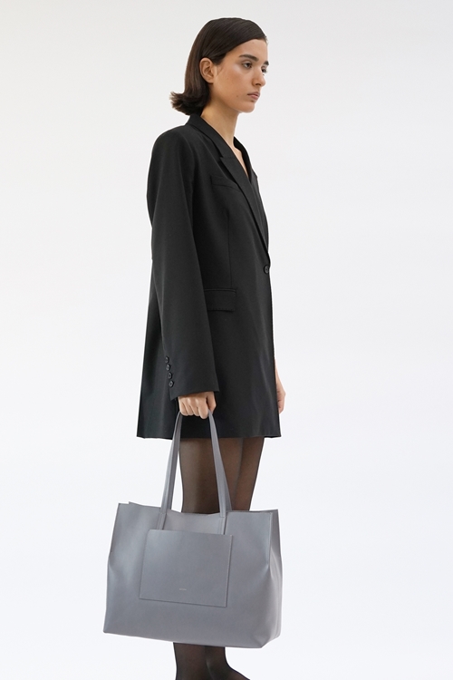 grete one tone grey with model
