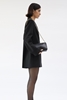 squeeze baguette one tone black with model