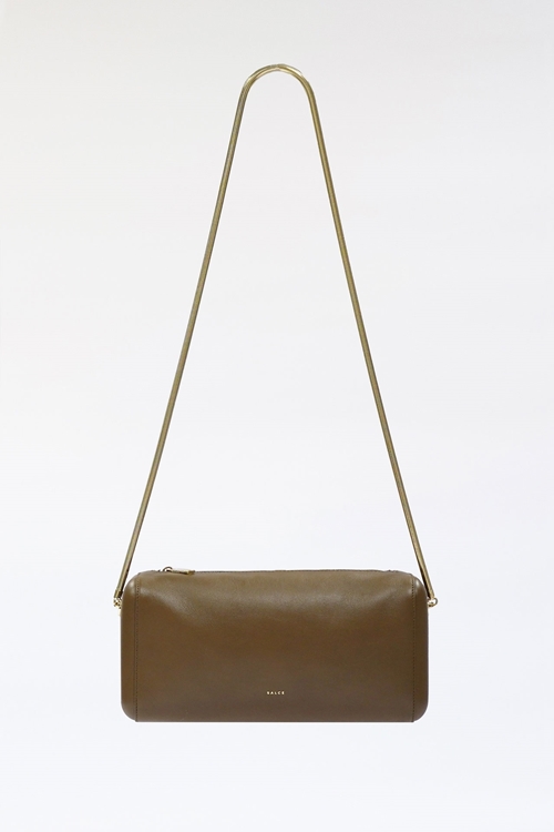 squeeze baguette one tone caper front