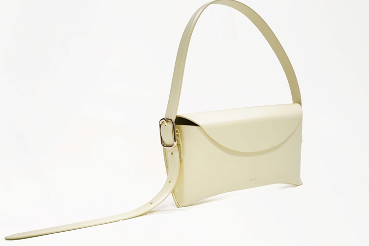 aida one tone yellow lateral