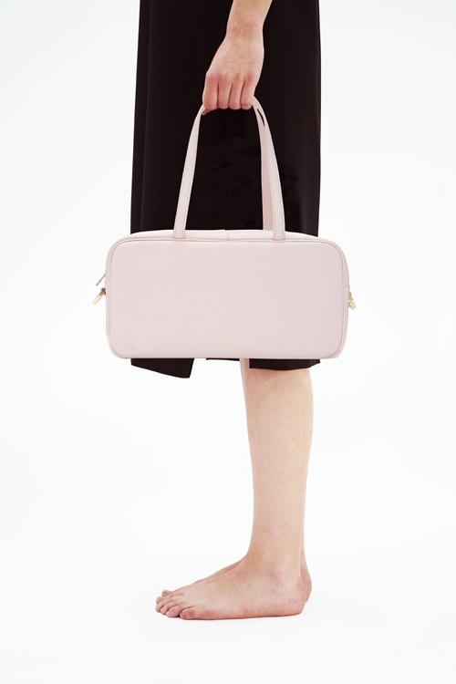 arisa one tone pink with model