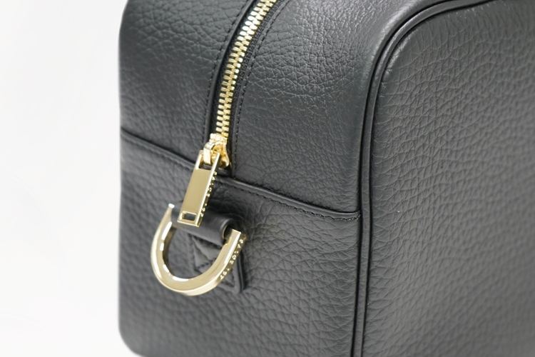 arisa one tone black detail 1