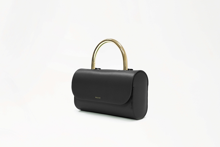 pitus medium one tone black lateral