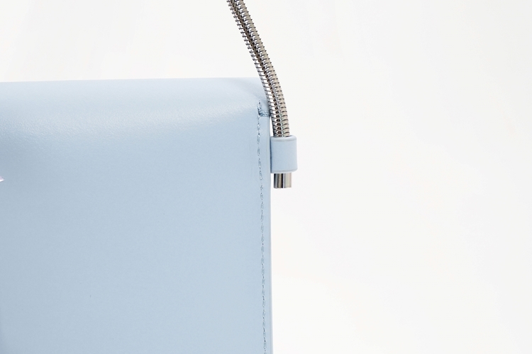 anouk chain one tone sky back