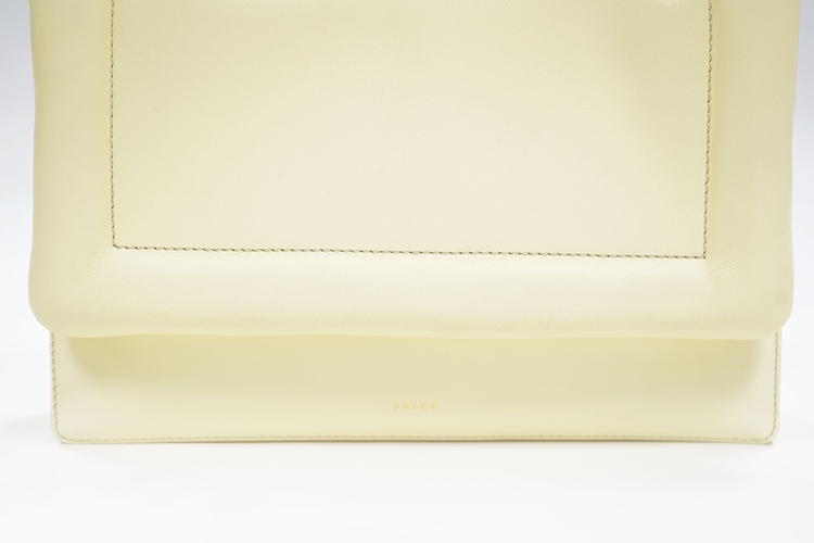 ester big one tone yellow detail 1