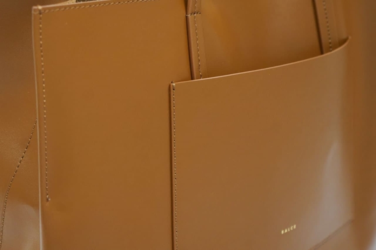 grete one tone light brown detail 1