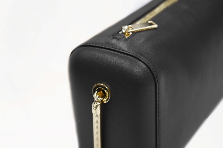 squeeze baguette one tone black detail 2