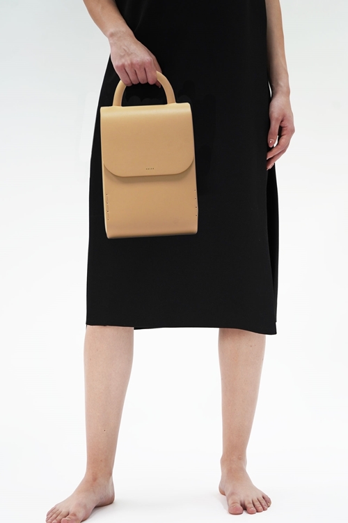 pitus long one tone nude with model