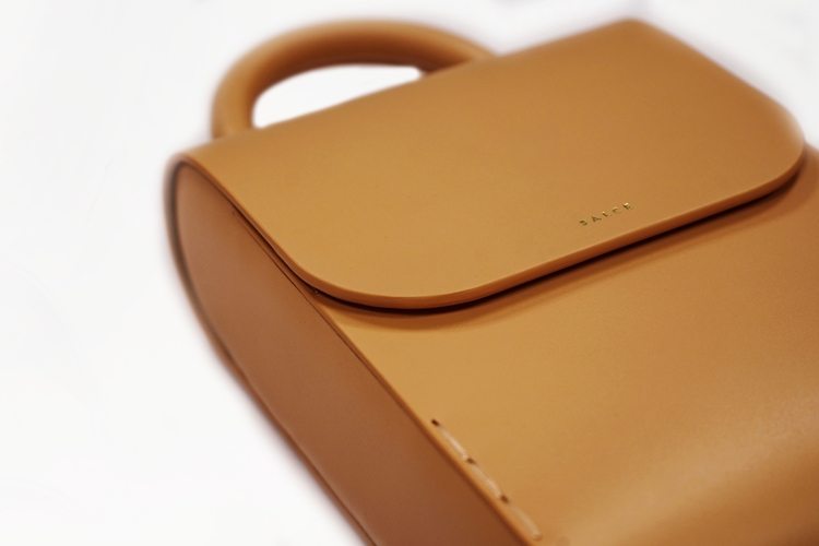 Pitus long one tone light brown detail 2