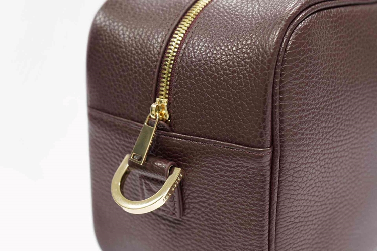 arisa grain burgundy detail