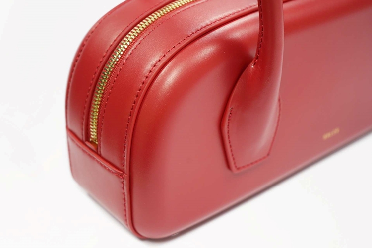 bianca one tone red detail